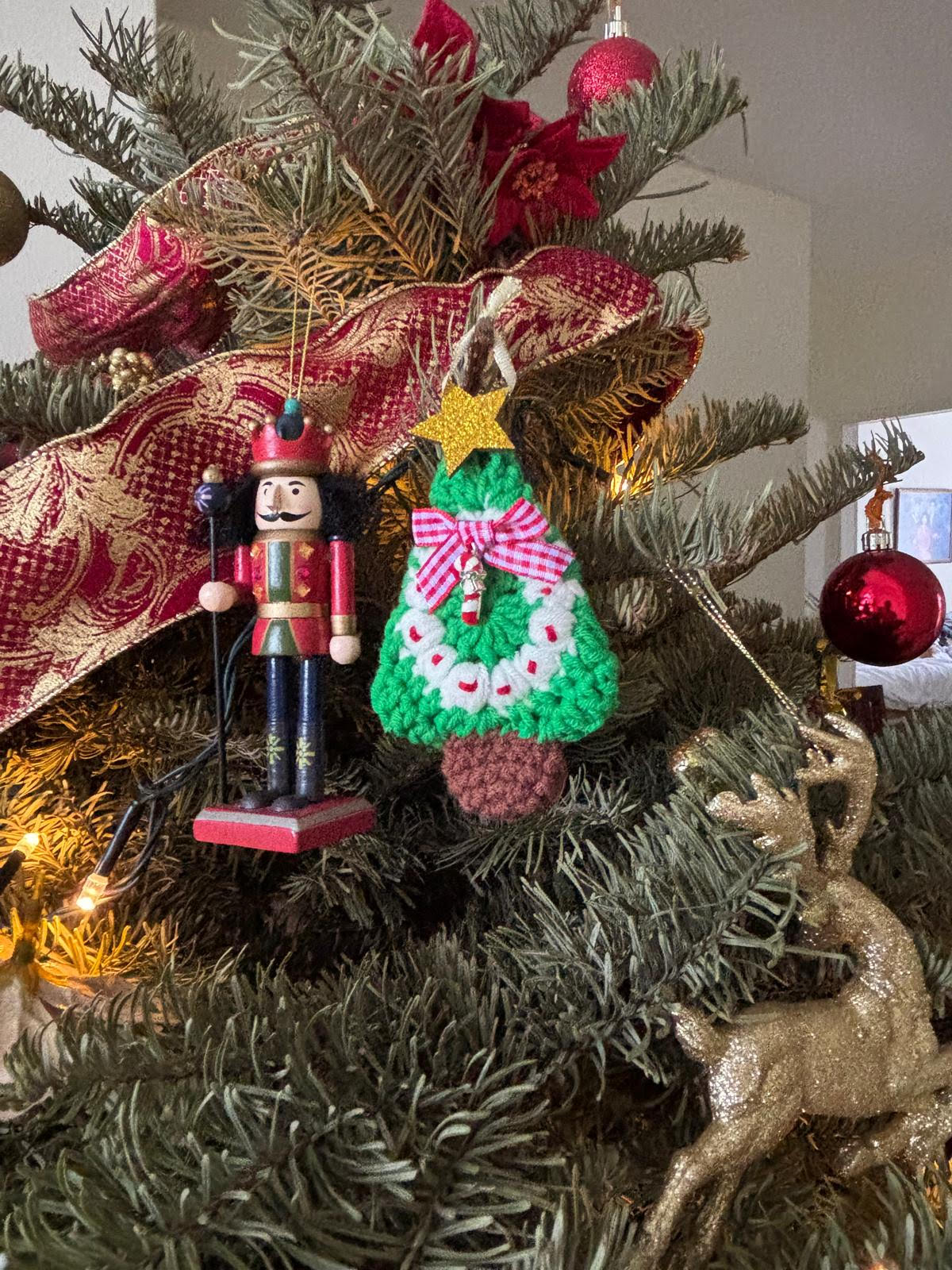 Merry Christmas: Free Crochet Christmas Tree Ornament