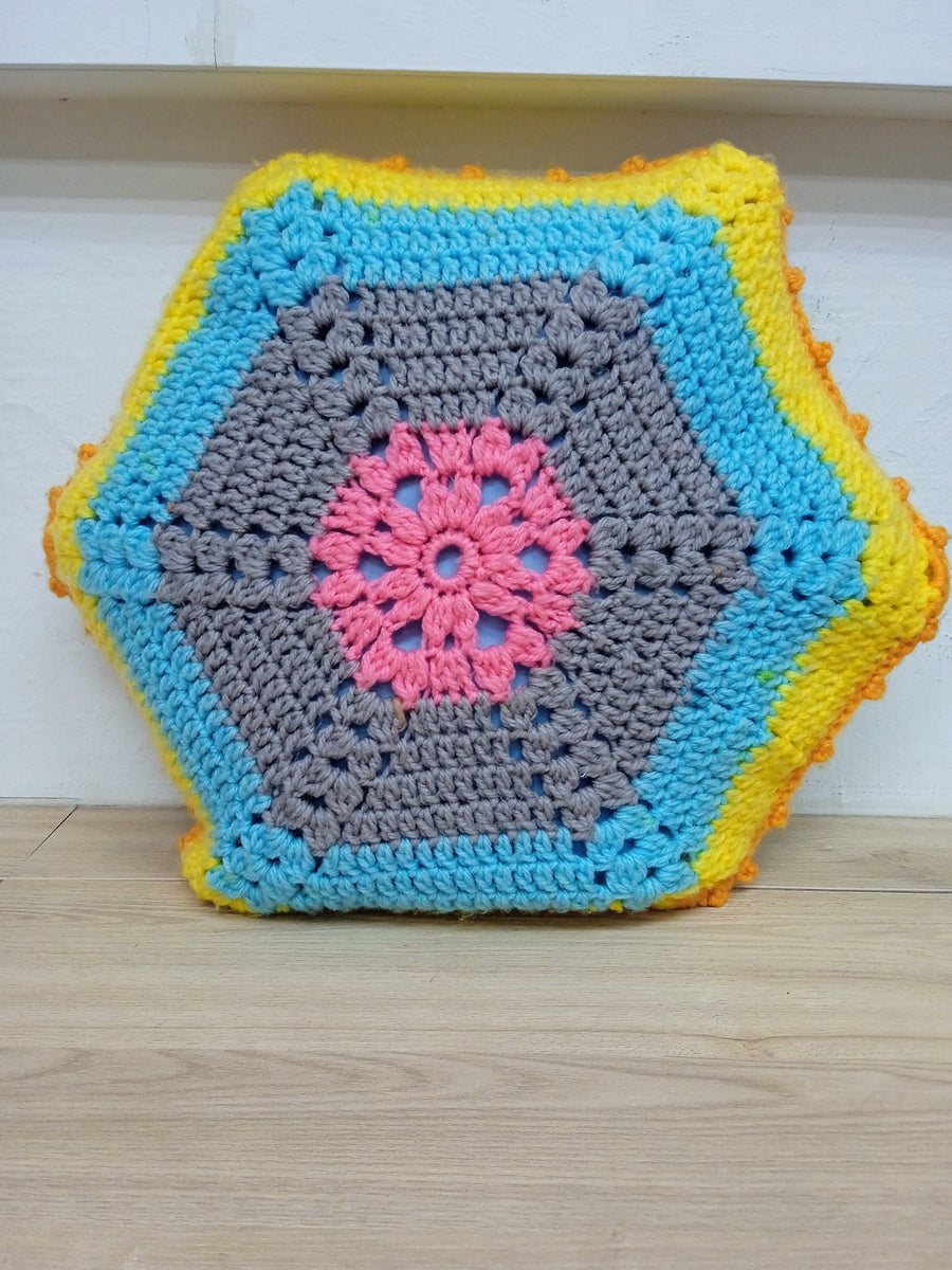 Intermediate Crochet Class: Crochet a Hexagon Cushion Cover