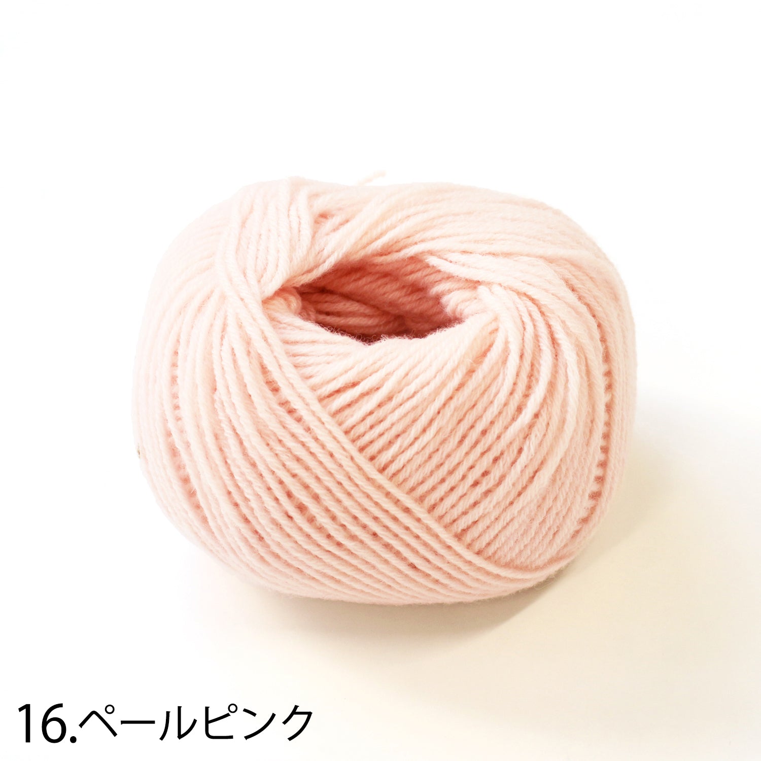 Daruma Airy Wool Alpaca yarn skein, a premium Japanese-made blend of soft alpaca and wool with a lightweight, breathable loft