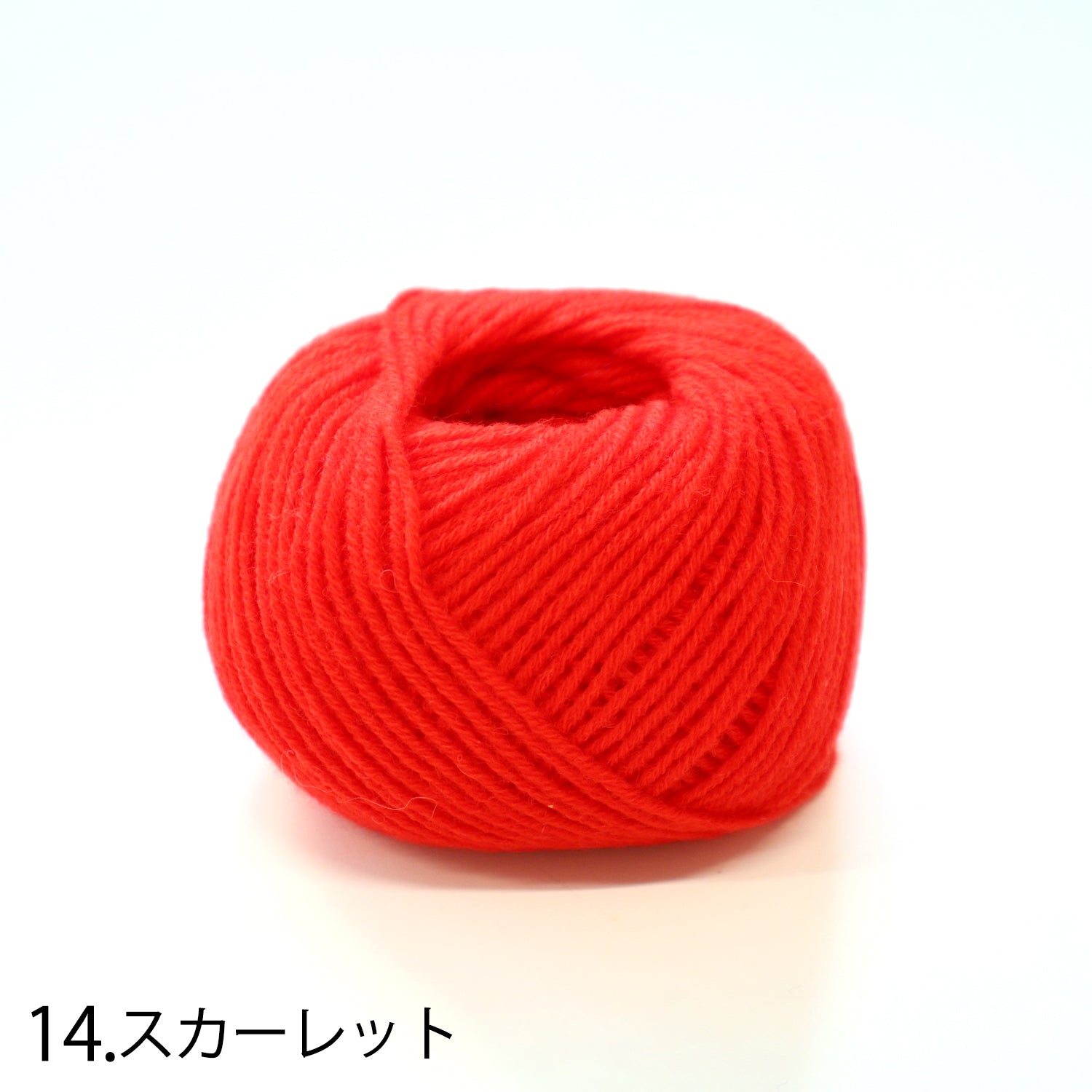 Daruma Airy Wool Alpaca yarn skein, a premium Japanese-made blend of soft alpaca and wool with a lightweight, breathable loft