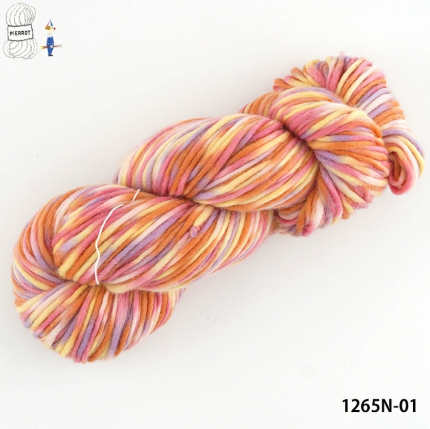 pink orange mixed Multicolored skein of yarn hand dyed in Japan 100%.
wool.
Close-up of the Pierrot Colore yarn fibers, showing the high-quality Japanese dye penetration and consistent twist