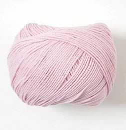 Close-up of Pierrot Orgabits One cotton yarn, showcasing the clean, uniform twist and soft natural fibers of this premium Japanese yarn in Powder Pink colour