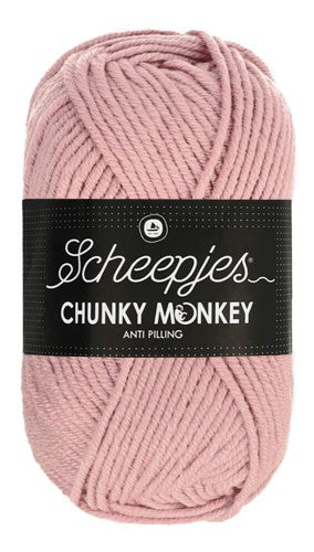 Extreme close-up of the Chunky Monkey yarn strands, highlighting the high-quality anti-pilling acrylic fibers that ensure a smooth, fuzz-free finish for long-wearing garments in pearl pink