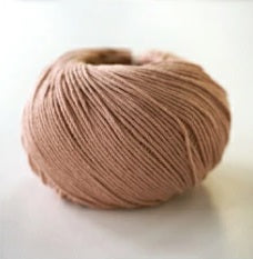 A 40g ball of Pierrot Orgabits One, a 100% organic cotton yarn made in Japan, showing its smooth matte texture in Rose Smoke colour