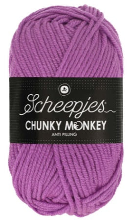 Extreme close-up of the Chunky Monkey yarn strands, highlighting the high-quality anti-pilling fibers that ensure a smooth, fuzz-free finish in Wild Orchid colour