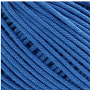 Close-up of Daruma Lili fiber, highlighting the smooth cotton exterior and the firm jute core that provides durability for bag-making. in sky blue colour