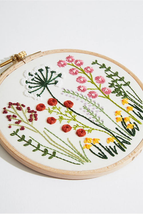 DMC Perle Effect 3D Embroidery Kit - Country Classic