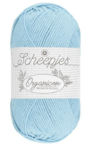 Close-up of the Scheepjes Organicon fibers, highlighting the clean, high-quality plies of sustainable cotton in baby blue colour